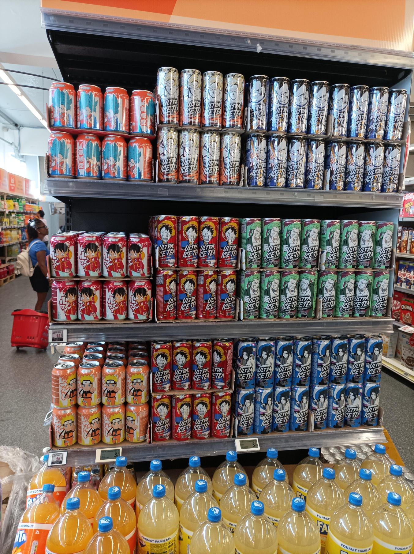 Canettes UltraPop Ice Tea implantées en rayon boissons